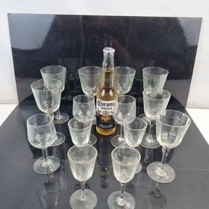 Lote anterior: Colección de 14 Copas de Licor de Cristal Grabado
