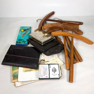 Lote de Percheros Antiguos de Madera y Objetos Varios - imagen 2