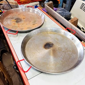 2 Paelleras de 50 cm con Asas Rojas - imagen 2