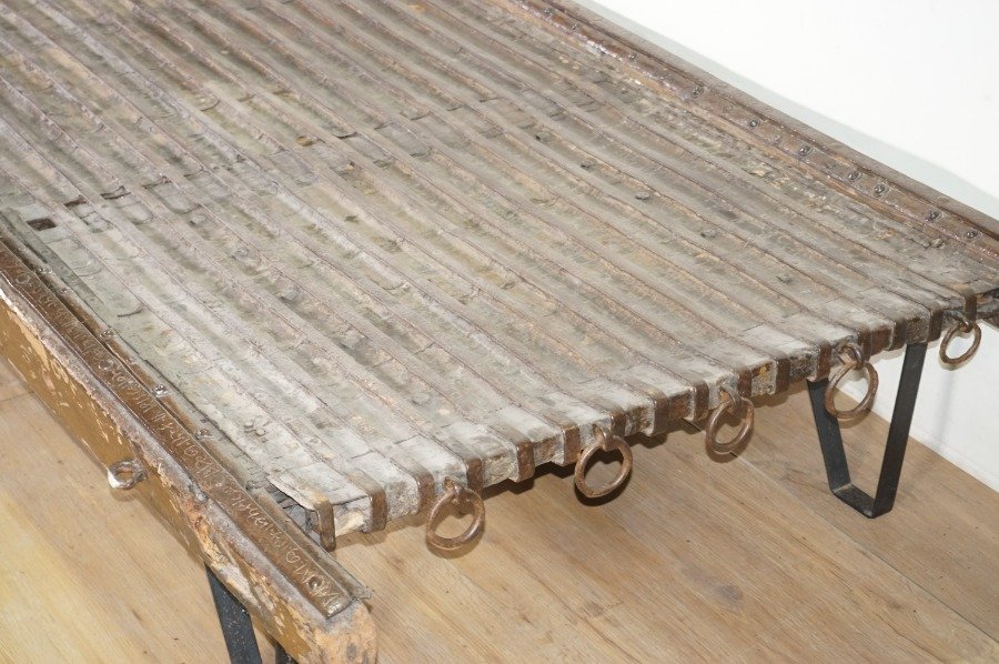 Mesa de madera con estructura metálica y vidrio - imagen 7