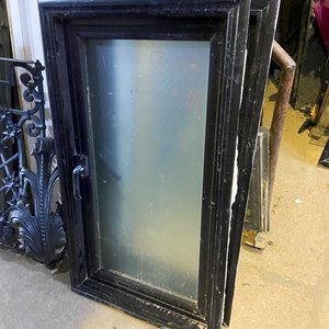 Lote siguiente: Dos Ventanas de Aluminio Negro con Vidrio, 120x78 cm