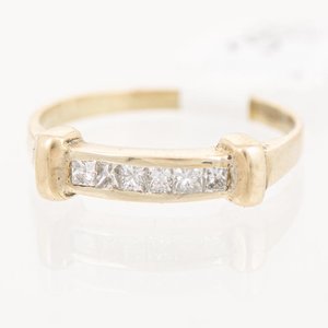 Lote siguiente: Anillo de Oro 18k con 6 Brillantes Princesa