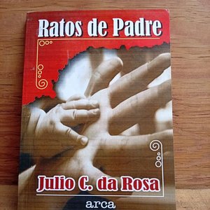 Lote siguiente: Libro "Ratos de Padre" de Julio C. Da Rosa
