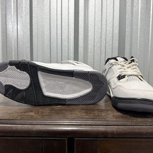 Zapatillas Air Jordan 4 Retro Blanco y Negro - imagen 5