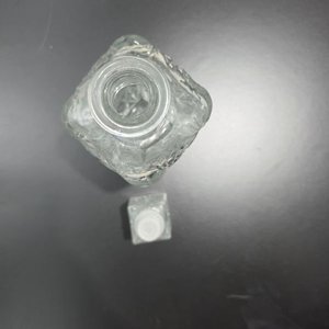 Decantador de Vidrio Tallado con Tapón - imagen 5