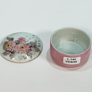 Cofre Cilíndrico de Porcelana Rosa con Decoración Floral - imagen 2