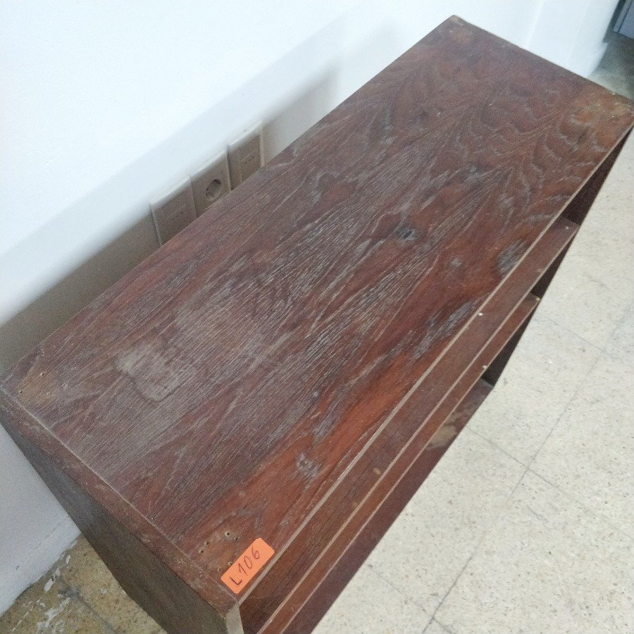 Estantería en mdf con dos estantes y detalles de uso - imagen 5