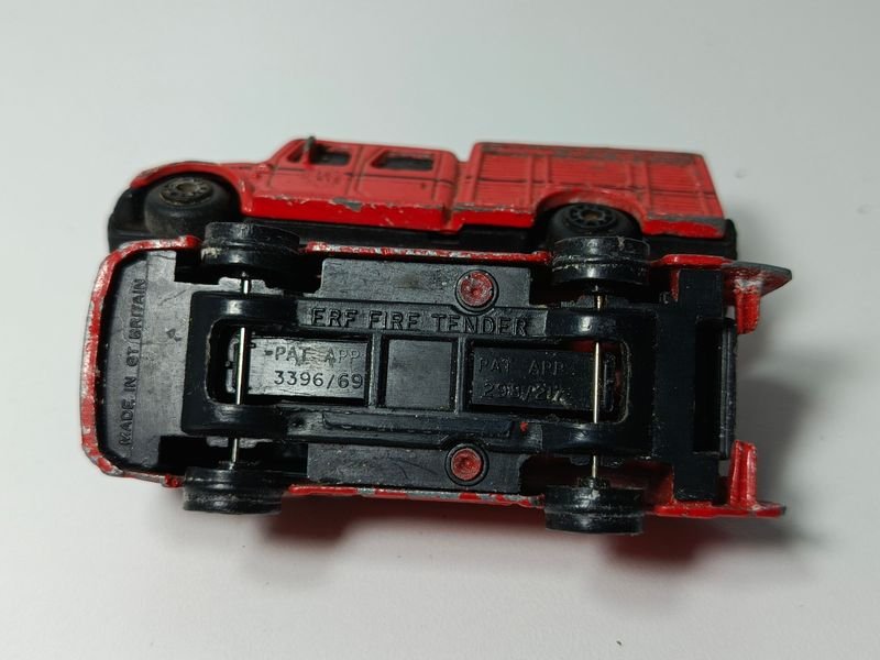 Juguetes de bomberos Maisto y Corgi en miniatura - imagen 4