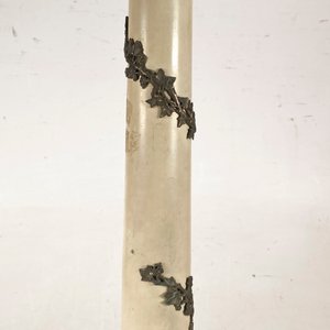 Lámpara de Sobremesa de Bronce Labrado con Detalle de Hojas - imagen 3