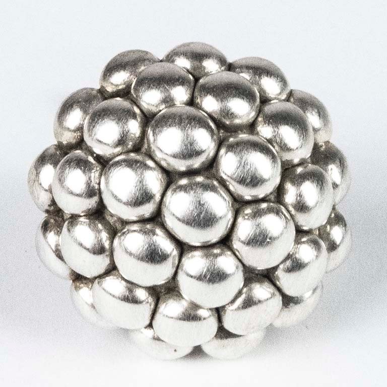 Anillo de Plata con Diseño de Esferas