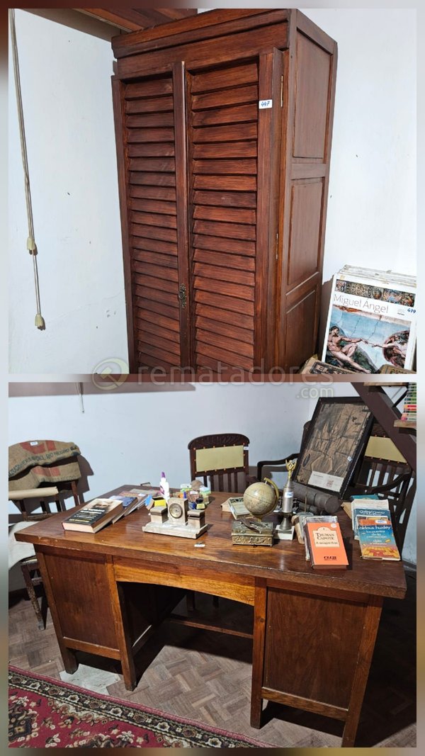 Mueble de madera tipo placard y escritorio antiguo