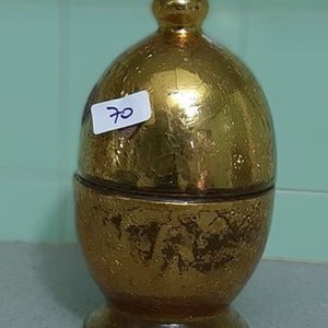 Lote siguiente: Licorera de Vidrio Dorado con Tapa y 4 Vasitos