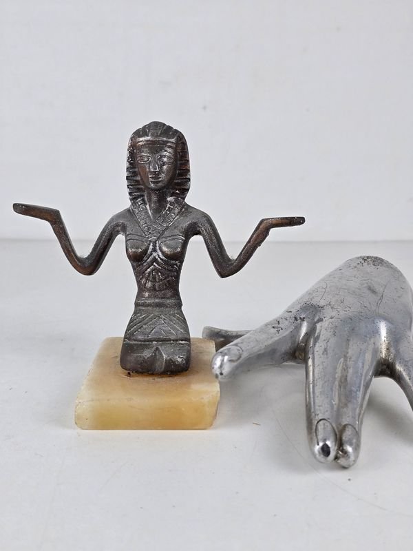 Figura Egipcia Decorativa en Bronce sobre Base de Mármol