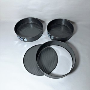 Lote de 3 Moldes Desmontables para Repostería y 2 Recipientes Plásticos con Tapa Roja - imagen 3