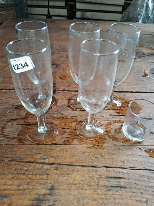 Lote de copas y un chopito de vidrio - imagen 2