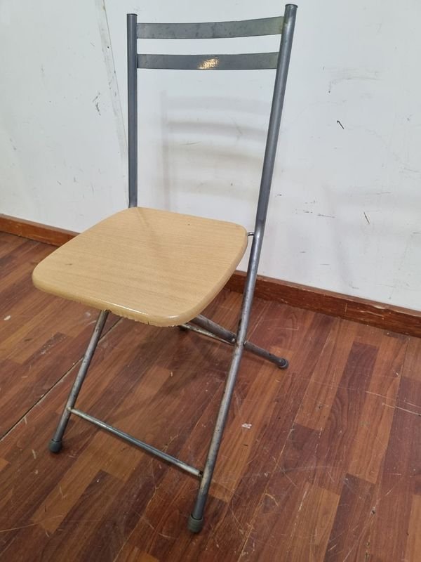 Silla Plegable de Madera con Diseño Antiguo
