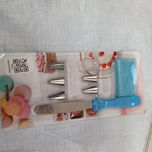 Cuatro piezas: difusor de aromas + set de repostería + taza con tapa + dispensador para bidón. - imagen 4
