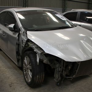 Lote anterior: Nissan Sentra Sedán Plateado con Daños Frontales