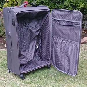 Lote siguiente: Valija de Viaje Grande Ultralight Weight Gris Oscuro