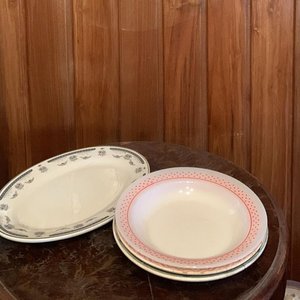 Lote anterior: 1 fuente y 3 platos varios