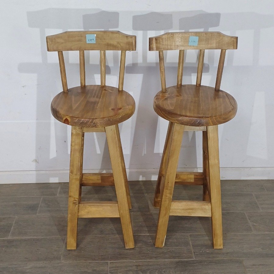 Lote siguiente: Banquetas de pino para decorar el hogar