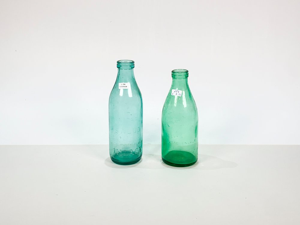 Lote siguiente: Botellas de vidrio para leche con monograma Conaprole