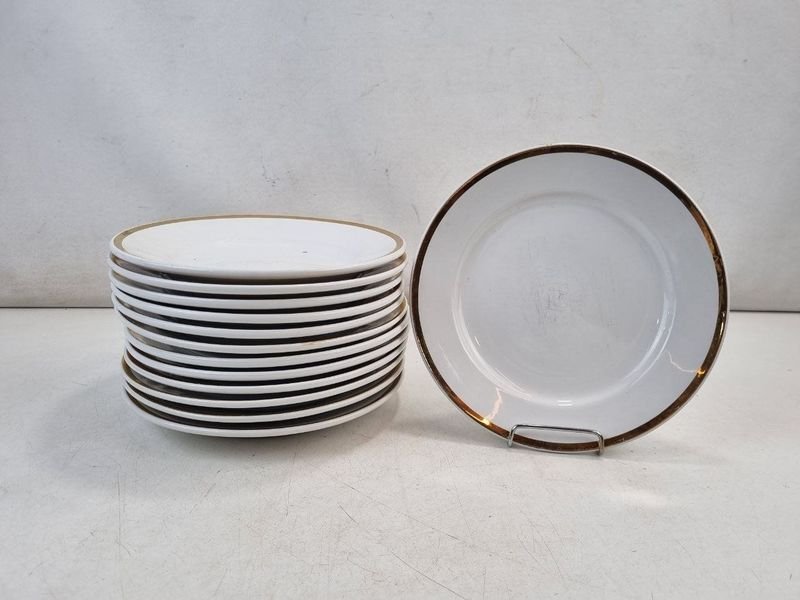 Juego de 13 Platos Llanos Porcelana Nacional 'Olmos' con Borde Dorado