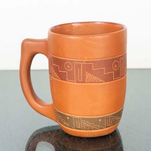 Lote siguiente: Jarra de Cerámica Decorada con Firma - 10x13 cm