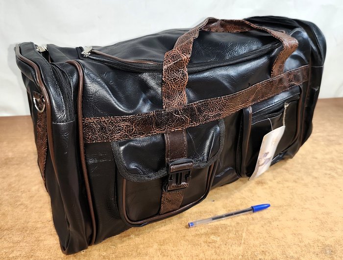 Lote siguiente: Bolsos de viaje granate en ecocuero chocolate vintage