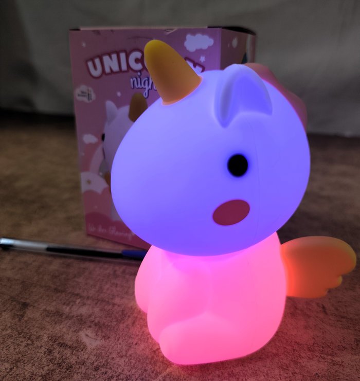 Vela LED Recargable Infantil con Luces que Cambian al Tacto - imagen 3