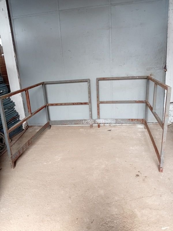 2 Barandas Esquineras de Hierro para Construcción - imagen 1