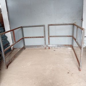 Lote siguiente: 2 Barandas Esquineras de Hierro para Construcción