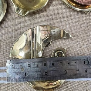 Lote de 5 Ceniceros y Bandejas Antiguas de Metal - imagen 9