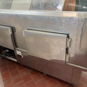 Vitrina Exhibidora Refrigerada con Bodega y Puertas - imagen 5