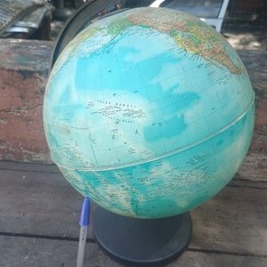 Globo Terráqueo de Plástico en Buen Estado - imagen 4