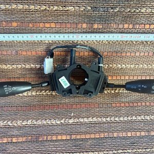 Lote siguiente: Llave de luces y limpiaparabrisas