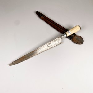 Cuchillo de Acero al Carbono Jinete con Cabo de Guampa y Vaina, 29 cm - imagen 2