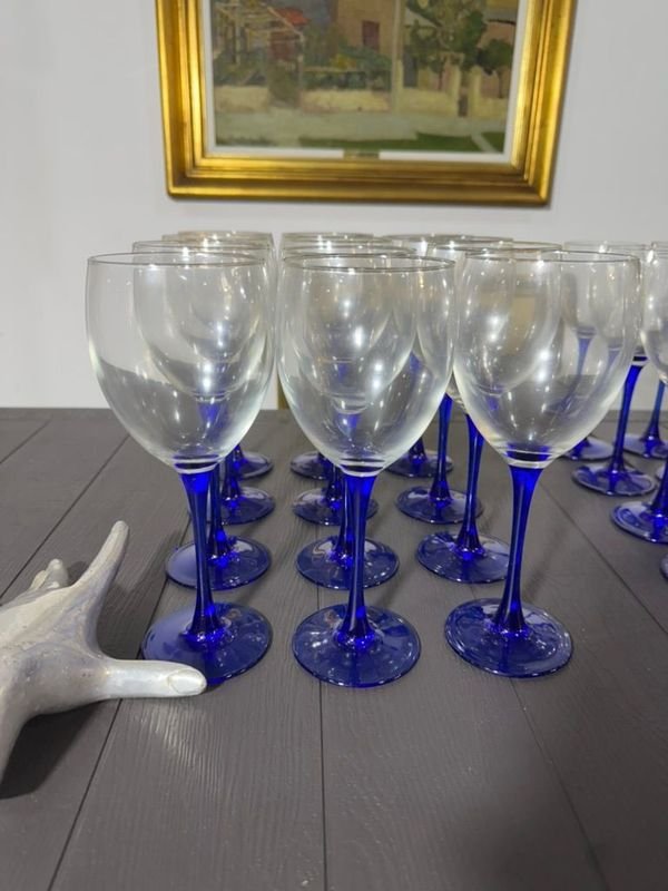 Crystal Cups Set with Ceramic Hand Sculptures - imagen 3
