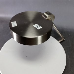 Lámpara de Escritorio Metálica con Base Blanca - imagen 5