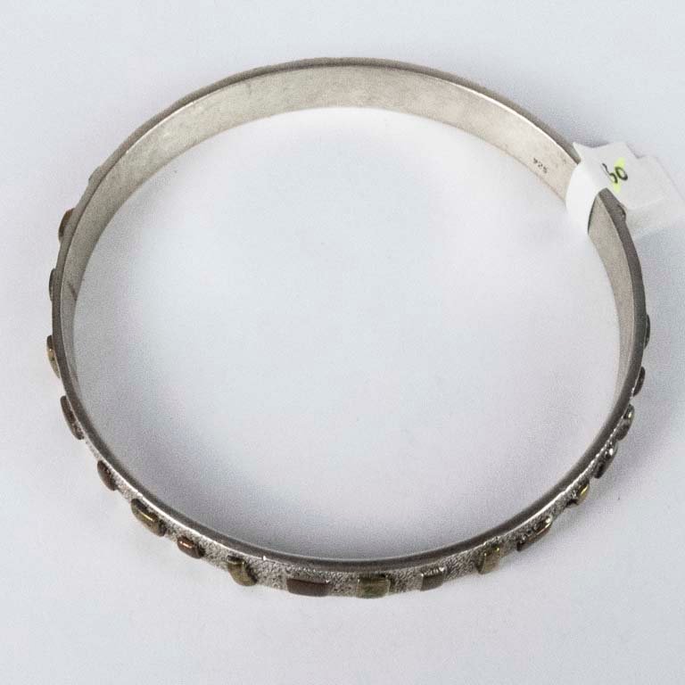 Pulsera Esclava de Plata Chapeada con Detalles Metálicos