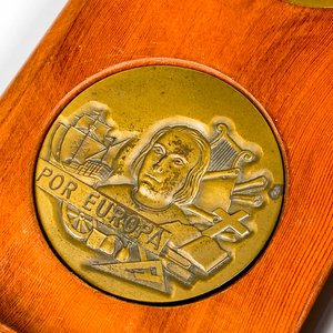 Dos Medallas de Bronce Grandes con Estuche de Madera - imagen 3