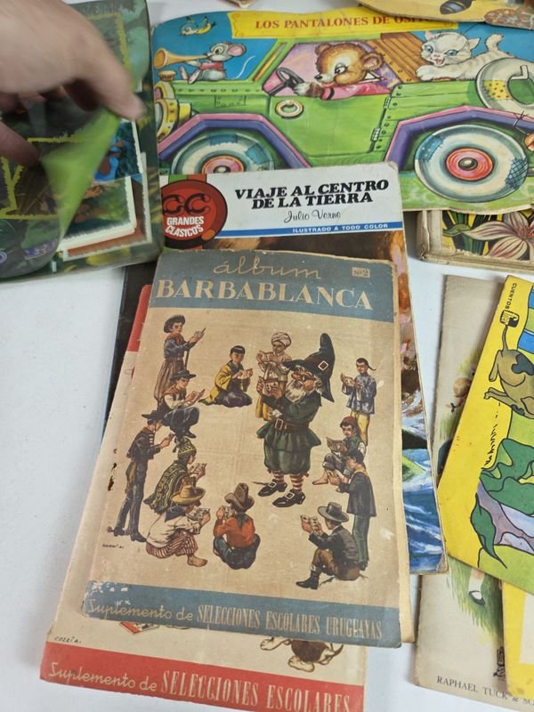 Colección de libros infantiles y figuritas - imagen 14