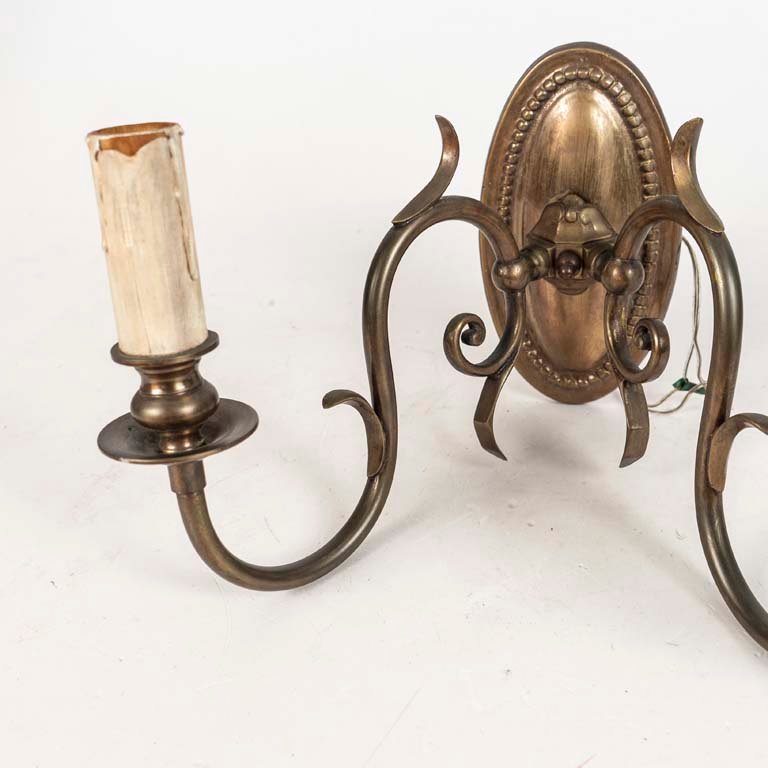 Aplique de bronce con dos luces, antiguo y ornato - imagen 2