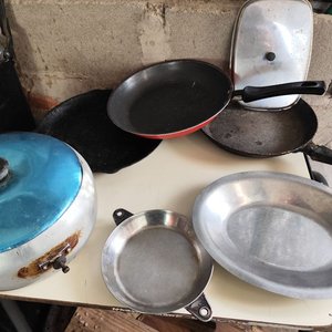 Lote anterior: Lote de Utensilios de Cocina: Olla con Tapa, Sartenes, Plancha y Fuentes de Acero Inoxidable