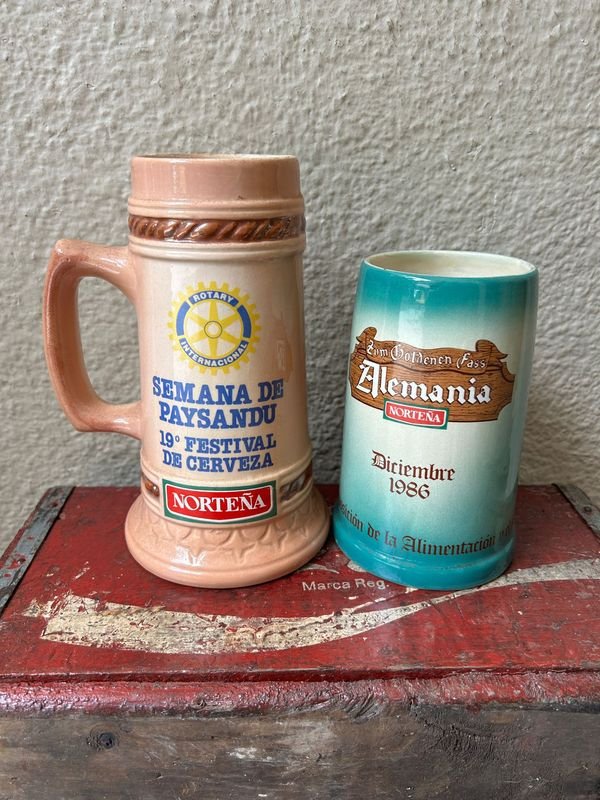 Dos jarras de la Fiesta de la Cerveza de Paysandú en buen estado - imagen 1