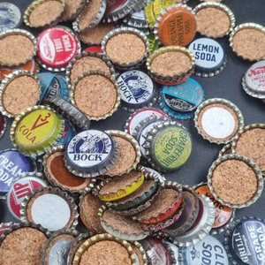 Lote de Tapitas Metálicas Usadas con Corcho - imagen 6