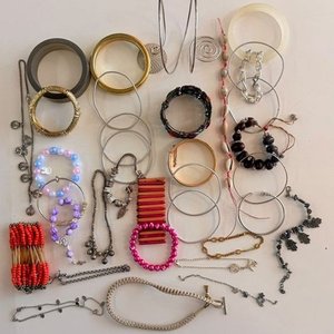 Lote anterior: Lote de Pulseras y Brazaletes Variados