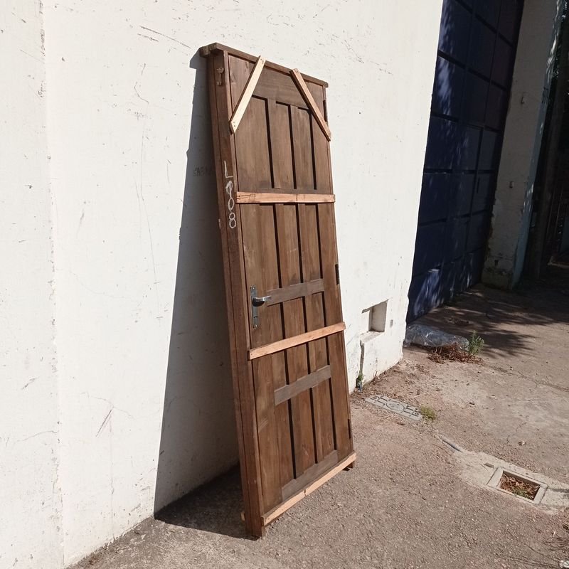 Puerta exterior en madera maciza con marco y cerradura - imagen 6
