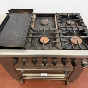 Cocina Industrial a Gas 4 Fuegos con Plancha y Horno - imagen 2