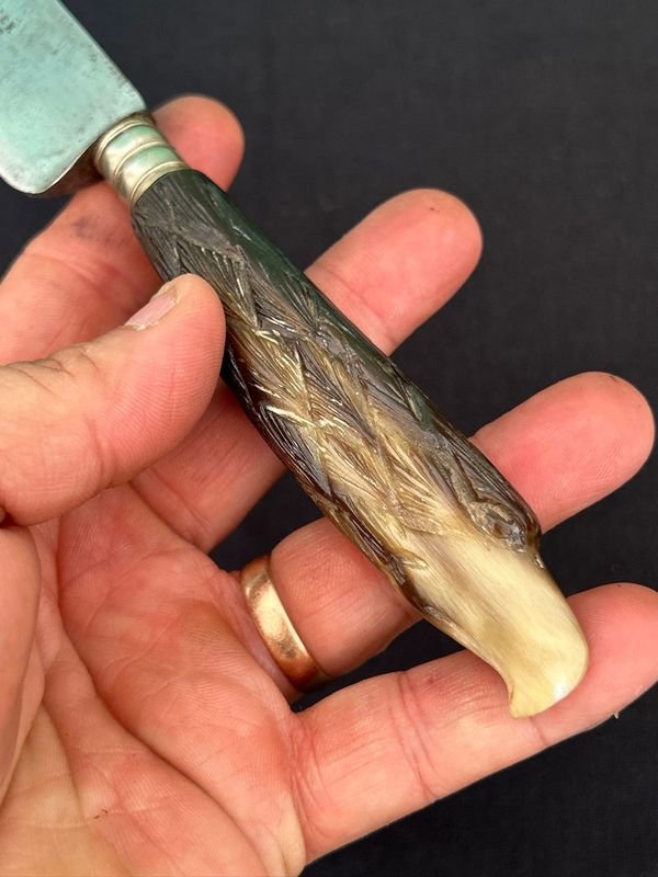 Cuchillo verijero inglés de época con tallado en guampa - imagen 8